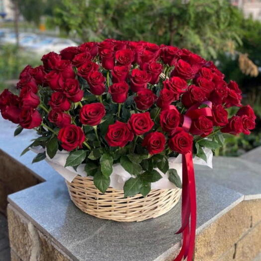 Корзина с цветами 101 роза