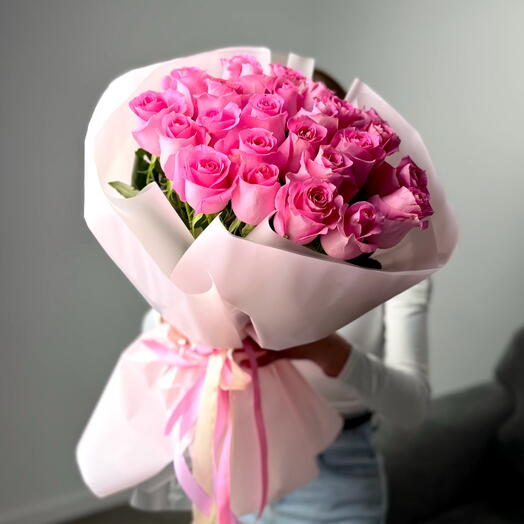 Букет из 25 роз в оформлении🌸