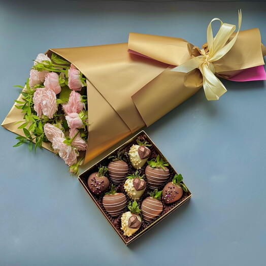 A set of strawberries in Belgian chocolate and a bouquet of creamy bush roses 9 berries