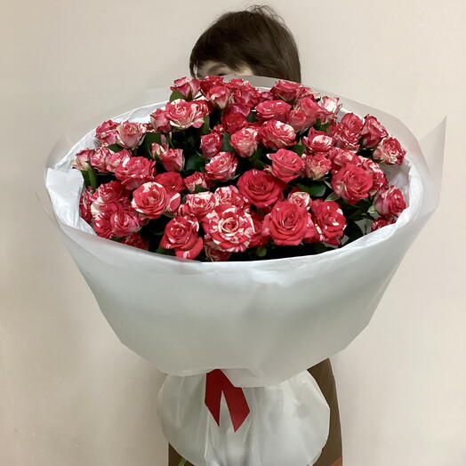 Яркий букет из кустовой розы от Непростоцветы