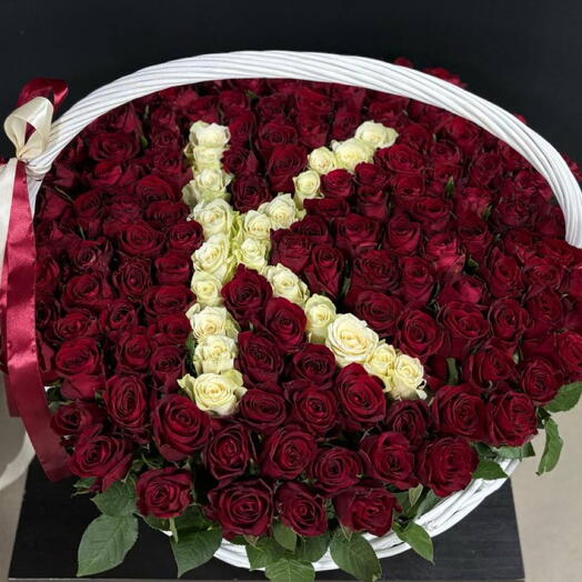 Корзина 201 роза с буквой (на выбор)