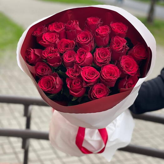 Красные розы 25 штук