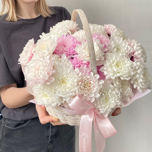 Нежная корзинка с хризантемами🌸🤍