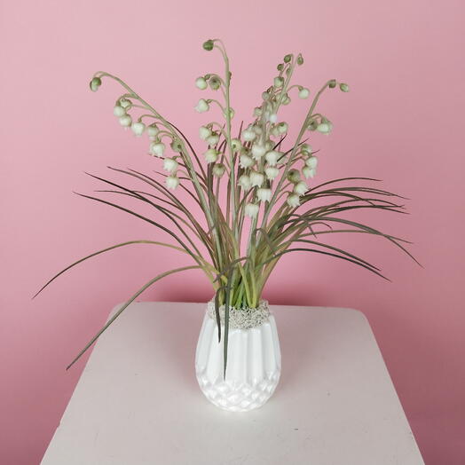 Композиция из искусственных ландышей