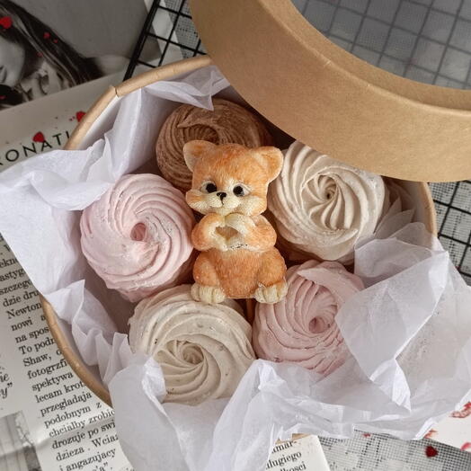 Зефир с шоколадной фигуркой для любимых