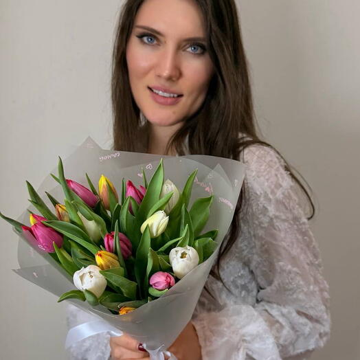 Букет из 15 тюльпанов микс