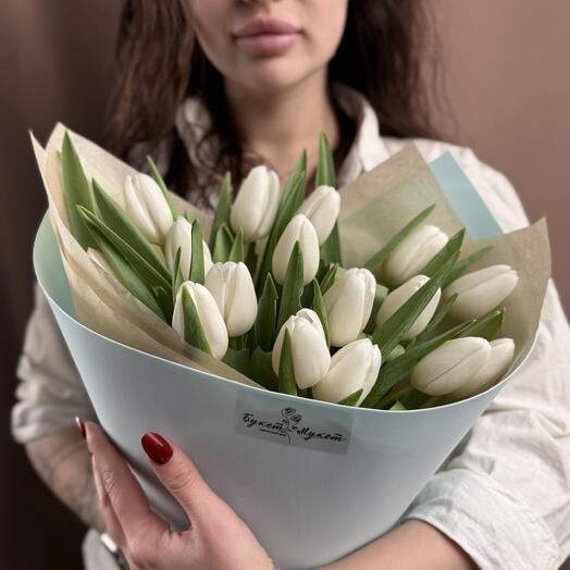 Букет «Март» (15 белых тюльпанов)