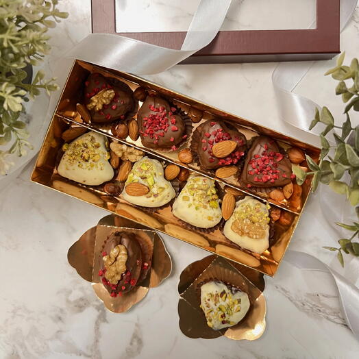 Королевские финики в бельгийском в бельгийском шоколаде в форме сердца