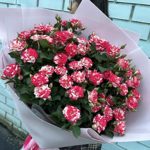 Моно букет из кустовой розы