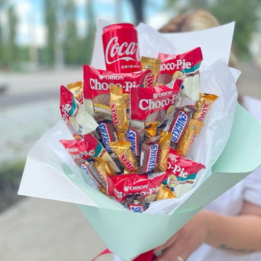 Букет из сладостей с колой "Радость вкуса"🍫🎁🍬
