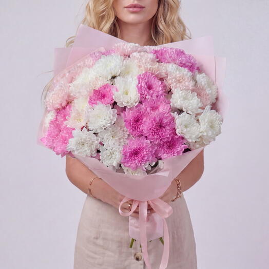 Дофаминовый букет из 11 веток белой и розовой кустовой хризантемы от XOFLOWERS