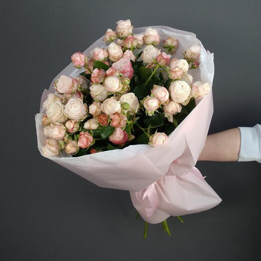 Букет из розовых кустовых роз 9 шт
