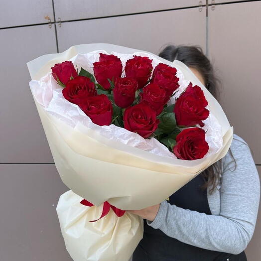 15 красных роз