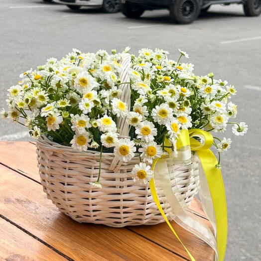Корзина с ромашкой