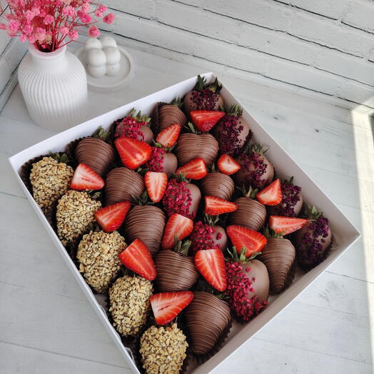 Клубника в шоколаде 🍓🍓🍓 25 штук + дольки клубники