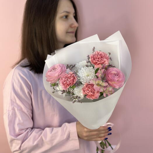 Кулёк с ранункулюсами
