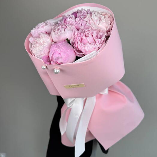 АКЦИЯ! Розовые пионы 7 шт в нежно-розовом оформлении