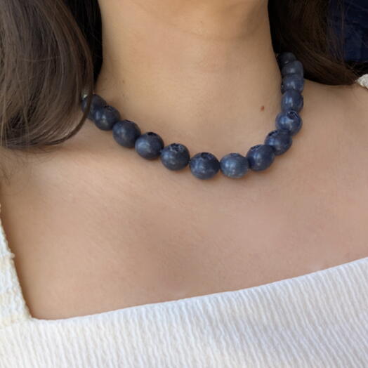 Набор трендовых украшений с голубикой колье и серьги