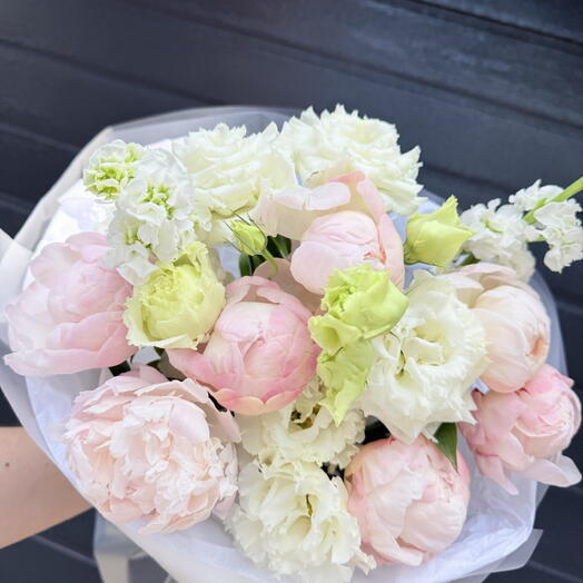 Букет с пионами и эустомой🌸