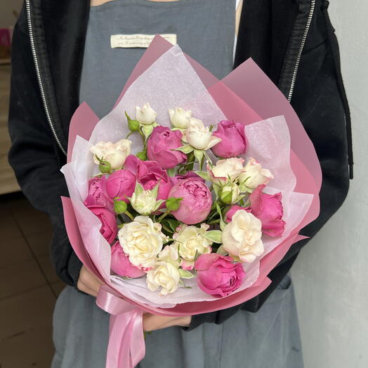 Букет из кустовых роз