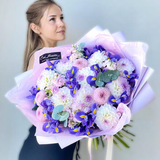 Лавандовый букет с георгинами