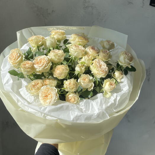 Букет из кустовых роз