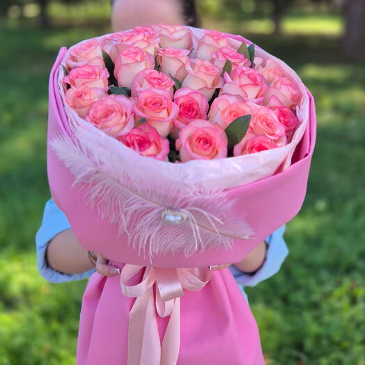 Букет из 21 розовой роза в стильной упаковке 💝