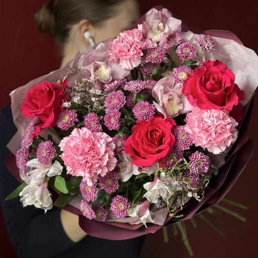 Bouquet in crimson shades with orchids, roses and Santini