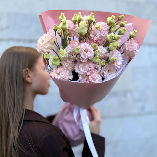 Монобукет «Нежный закат: из розово‑персиковых эустом» 🌅🎀