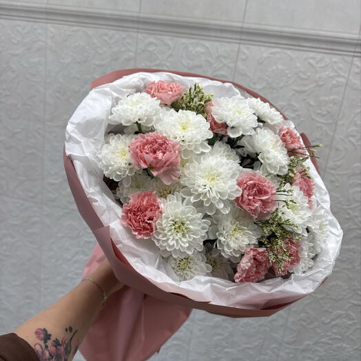 Букет с хризантемой и диантусами🌸