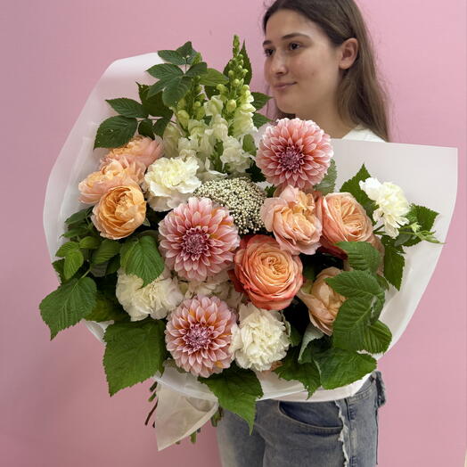 Авторский букет с георгинами, Джульеттой , пионовидной розой, озотамнусом💖💕