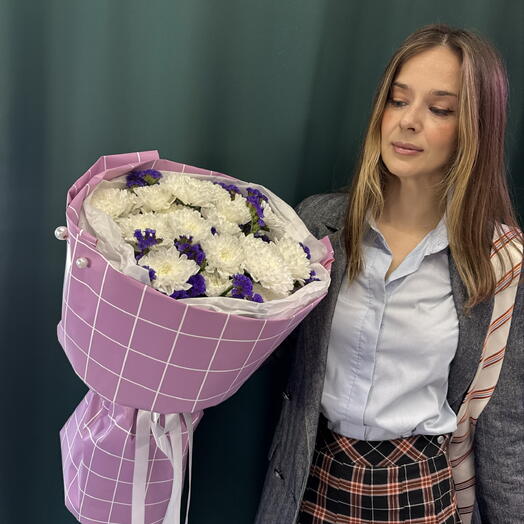 Букет из хризантем и статицы