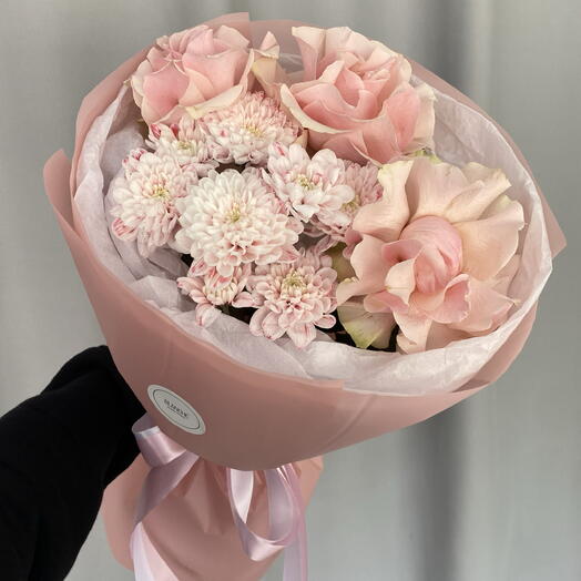 Букет-комплимент из французской розы и кустовой хризантемы 💗