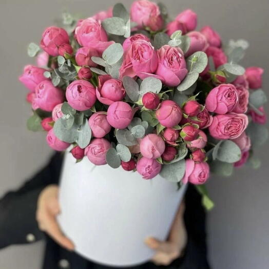 Коробка из пионовидных роз