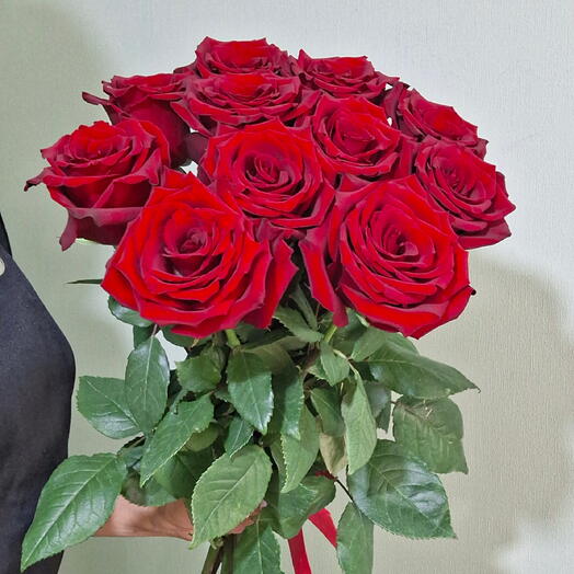 Букет из 11 красных роз под ленту