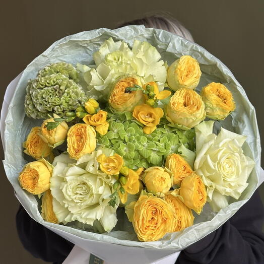 Букет роза, гортензия, фрезия, целозия