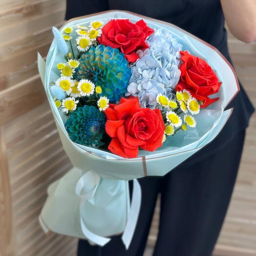 Авторский букет 💙 «Цветной акцент»