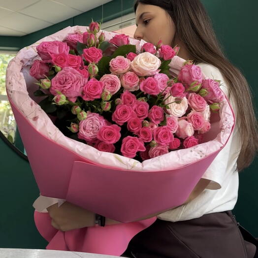 Букет из 13 веток микса кустовых пионовидных роз