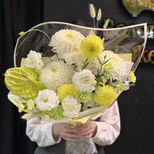 Букет сборный из одноголовых хризантем и георгинов💛