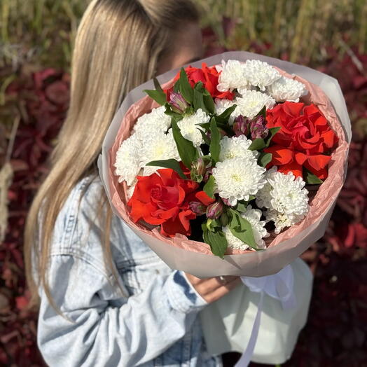 Букет "Ля-Мур" из французских роз, альстромерий и хризантем кустовых