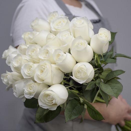 25 роз белых Эквадор 50 см