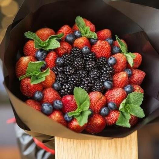 Strawberry bouquet "Berry Paradise"
