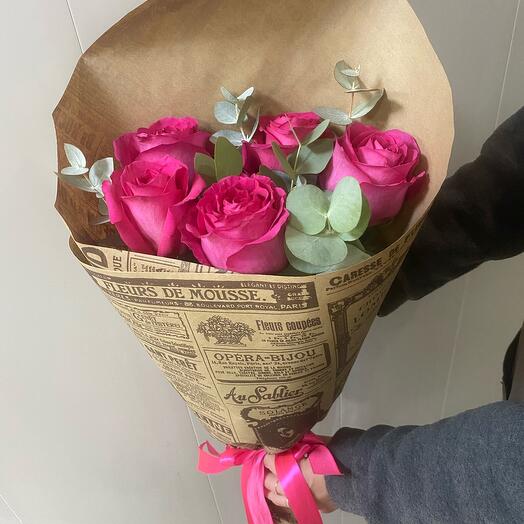 Bouquet of 5 crimson roses