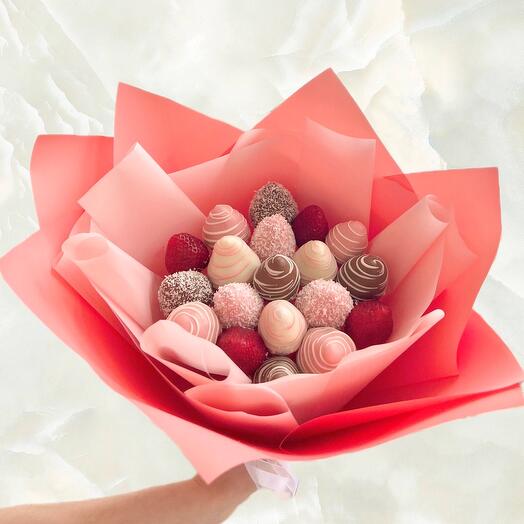 Strawberry bouquet "Colorful M"