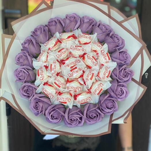 Ramo de rosas de jabón y Raffaelo