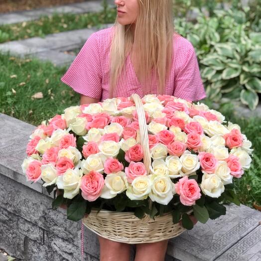101 роза в корзине