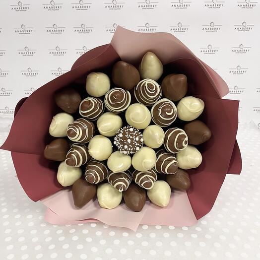 Strawberry bouquet "Chocolate attraction" size M
