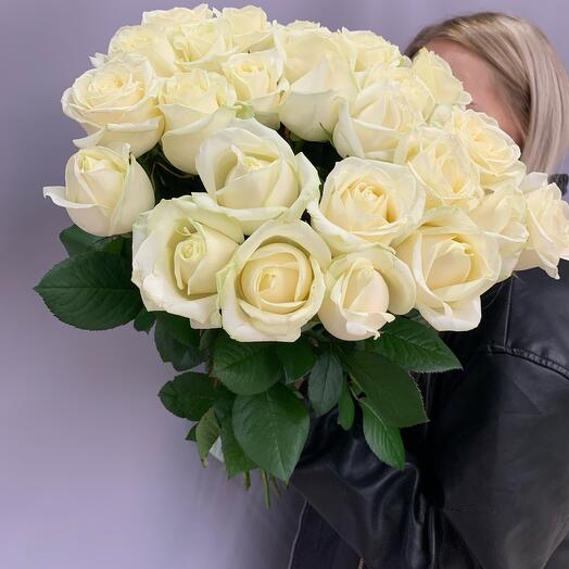 25 белых роз под ленту