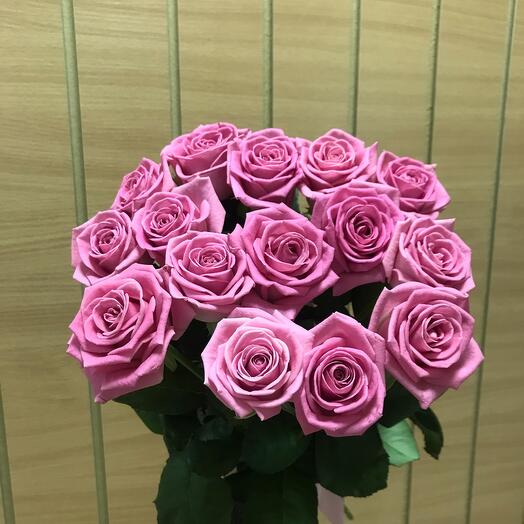 15 розовых роз