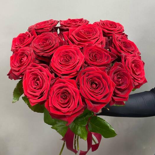 Monobucket of 15 roses